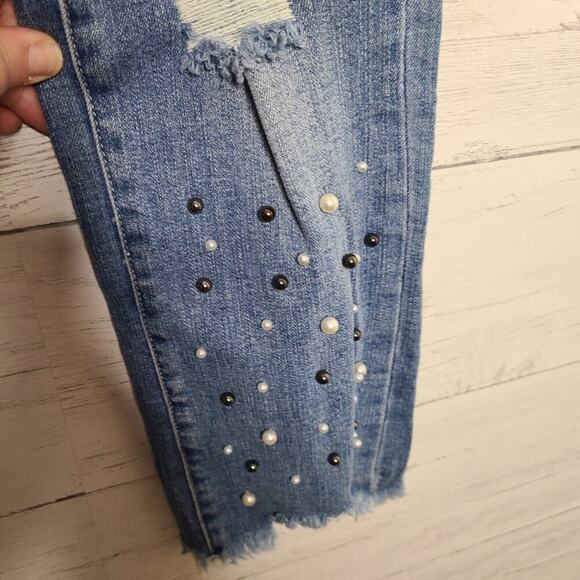 KanCan NWT Ankle/Cropped Jeans with Faux Pearl Detail Size 3 - Picture 4 of 11